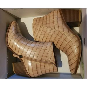 Womens Size 6 Booties